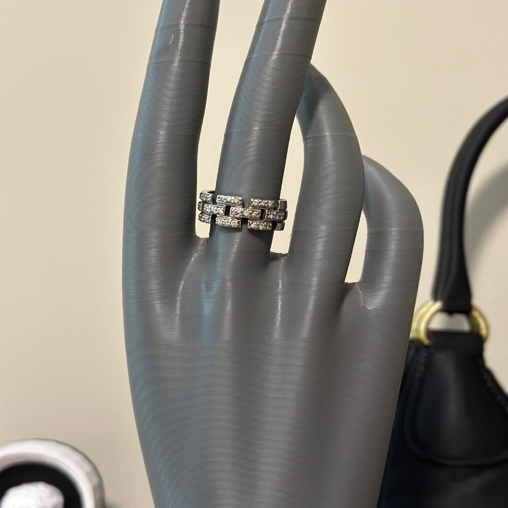 Sterling Silver Ring With Interlocking Design Siz… - image 2